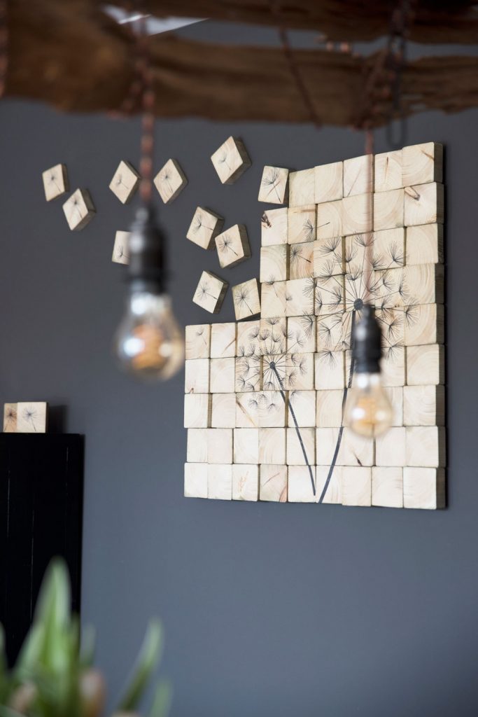 houten kunstwerk wensbloemen closeup